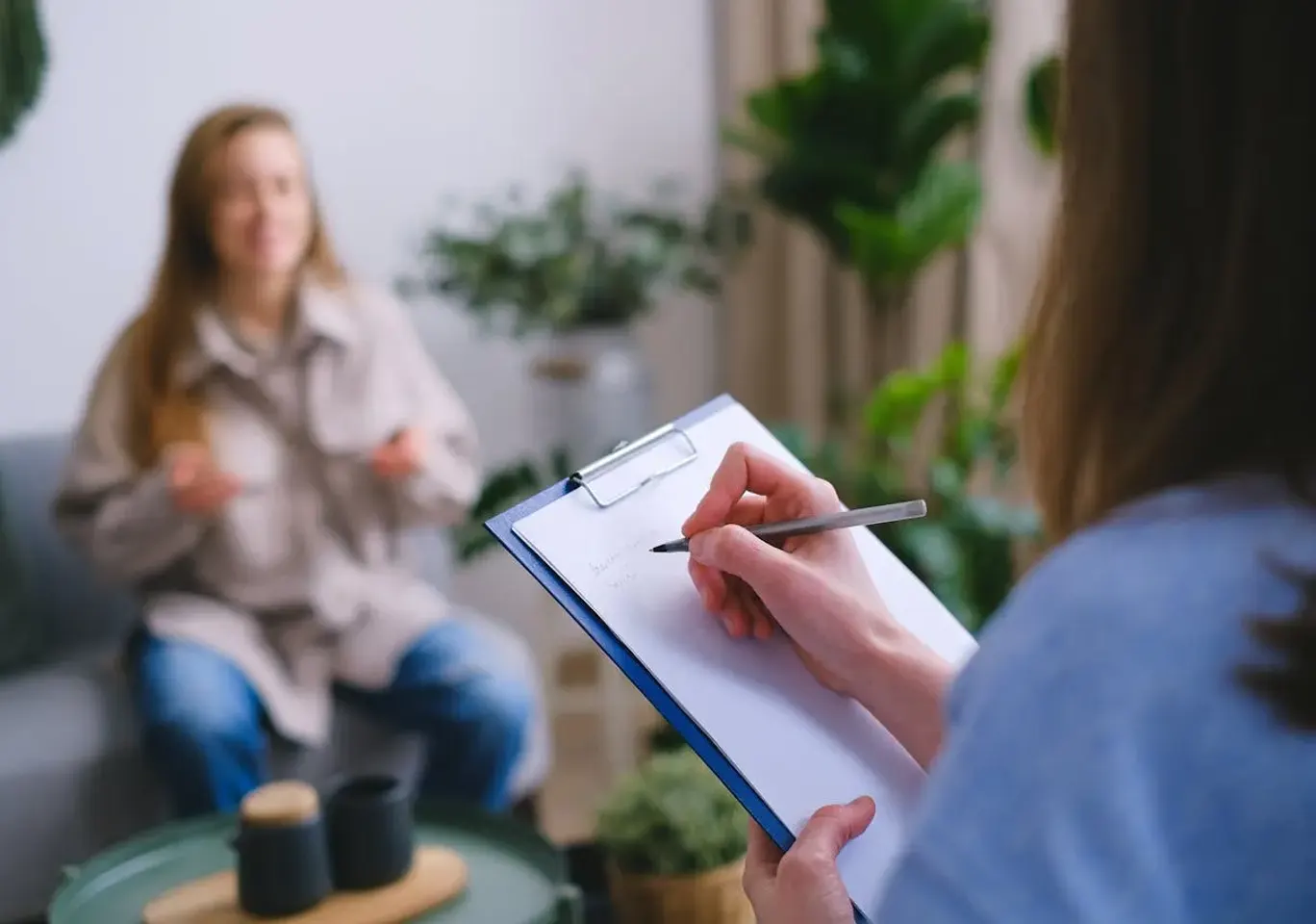 Terapia uzależnień Ostrołęka: wywiad z pacjentką i notatki specjalisty